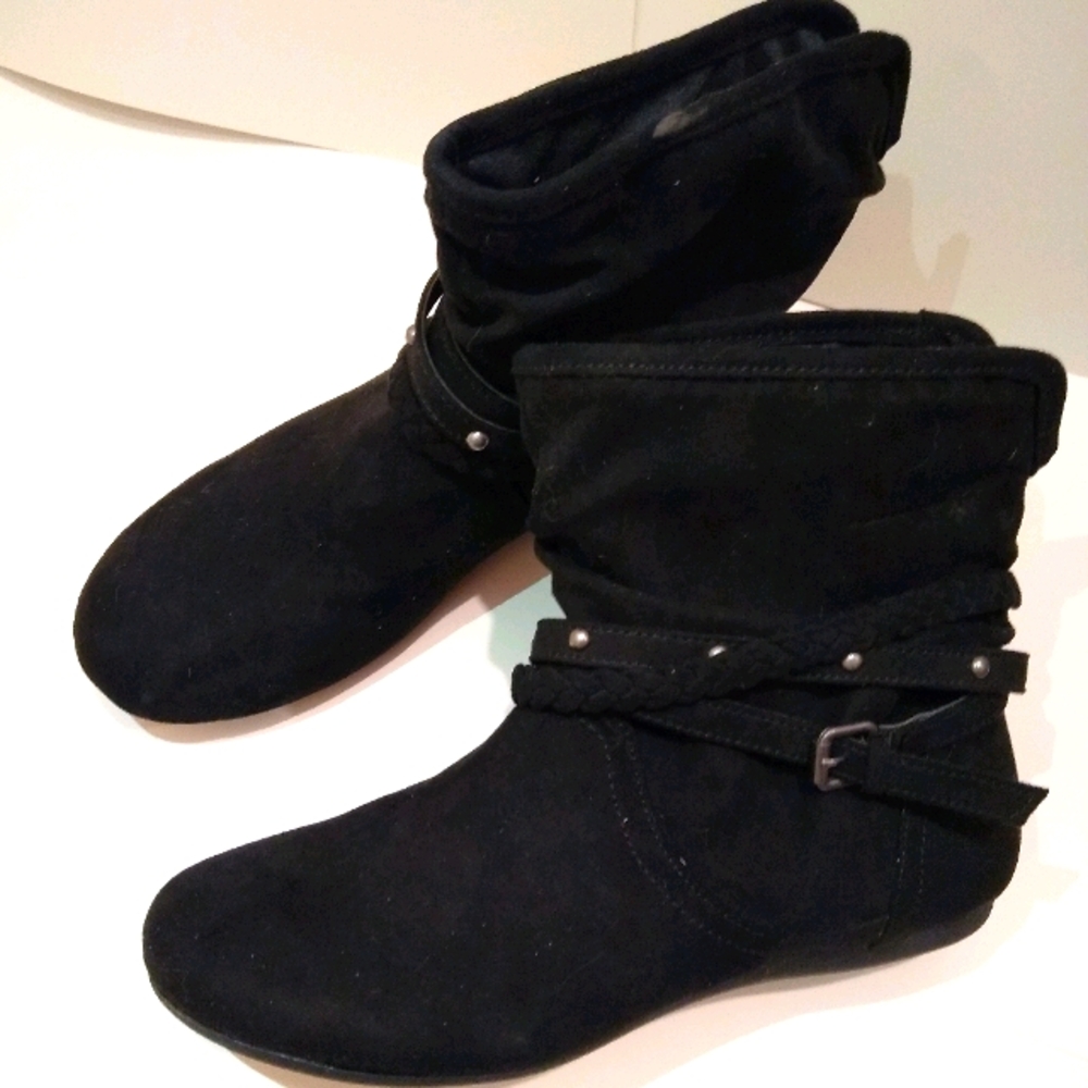 Black bootie boots